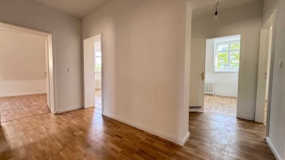 Sanierte 4 Zimmer Wohnung mitten in Spandau!