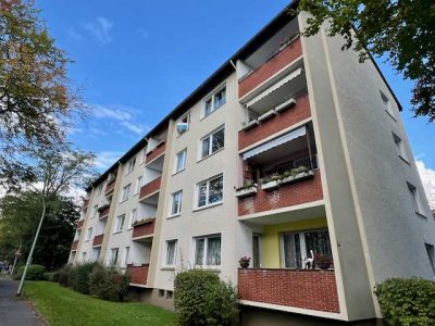 LEERE ZWEI ZIMMER WOHNUNG MIT BALKON IM ERDGESCHOSS!!!