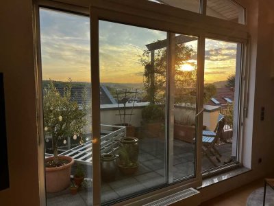 Geschmackvolle, modernisierte 3,5-Raum-DG-Wohnung mit 5 Balkonen und EBK in Plochingen