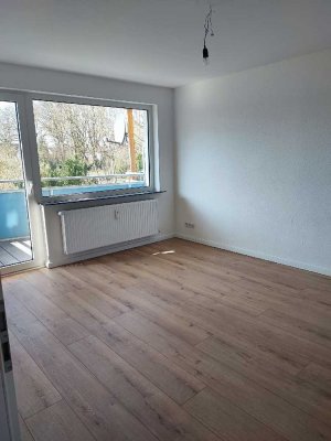 Frisch renovierte moderne 1-Zimmer-Wohnung mit Balkon in ruhiger Lage von Großburgwedel