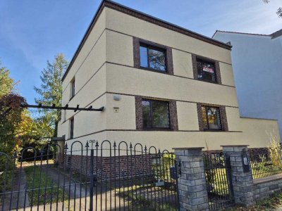 Geräumige 4-Zimmer Parterre-Wohnung mit großer Terrasse im Zweifamilienhaus in Mahlsdorf