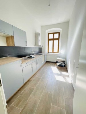 Ab Oktober: moderne, zentrale 1-Raumwohnung mit Einbauküche & Tageslicht-Wannenbad!