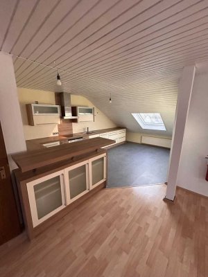 Attraktive 3-Zi.-DG-Wohnung mit Wintergarten