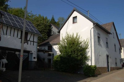 "WOHNEN IN IDYLLISCHER STADTLAGE - BEZUGSFÄHIGES WOHNHAUS IN DER EIFELSTADT ULMEN"