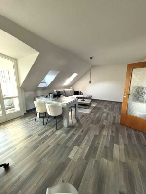 2-Zimmer-Dachgeschosswohnung mit großzügigem Wintergarten in Garching