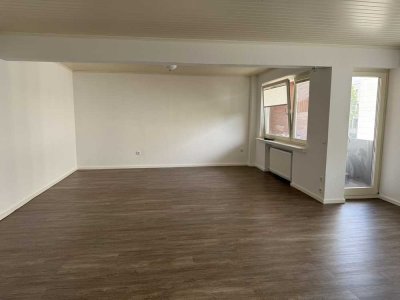 Exklusive, modernisierte 4-Raum-Wohnung mit EBK im Landhaus Stil von Bulthaupt in Neuss