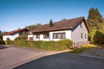 Großzügiges Einfamilienhaus mit großem Garten und viel Potenzial in Dellmensingen
