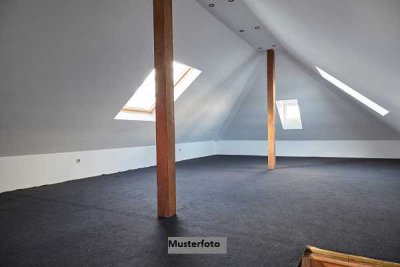 Wohnung im Dachgeschoss - provisionsfrei
