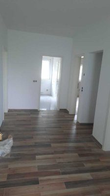 Schöne Wohnung mit Balkon und Gartenterrasse