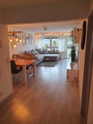 Exklusiv wohnen mit Stil - 2,5 Zimmer mit Balkon, Einbauküche & Hobbyraum