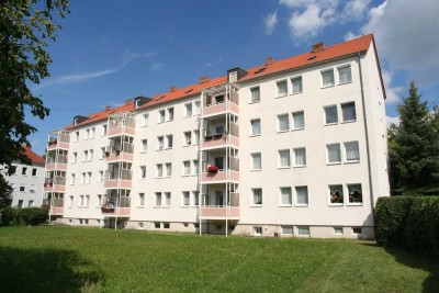 * sanierte 2 Zimmer * Tageslichtbad *