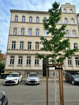 COMING SOON!: Reizvolle 3-Zimmer-Wohnung mit Balkon, Speisekammer & Gäste-WC