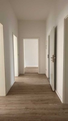 Helle 2-Raum-Altbauwohnung mit schickem Bad