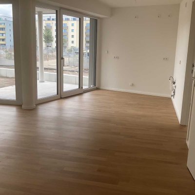 Spreeblick inklusive: Helle 3-Zimmer-Wohnung mit Terrasse, Garten & Einbauküche