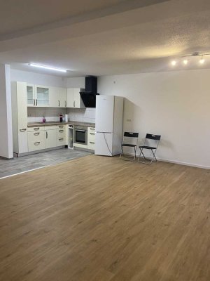 Erdgeschoss Wohnung  75m2 2 Zimmer plus Garage