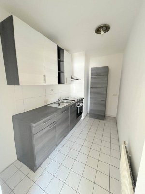 Neu saniert: Große und helle 3-Zimmer-Whg auf zwei Etagen mit großer Dachterrasse!