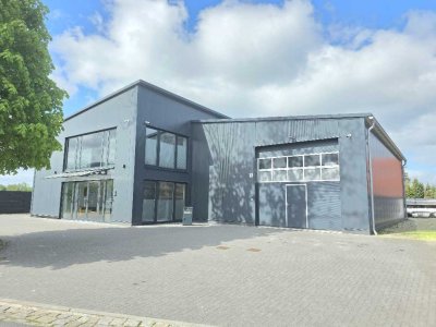 Neuwertige Gewerbeimmobilie mit Büros und Halle im Kieler Westen