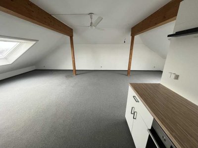 * Geräumige DG-Wohnung *