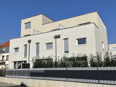 Modernes Stadthaus in ruhiger zentrumsnaher Lage mit Südterrasse, Carport und Einbauküche
