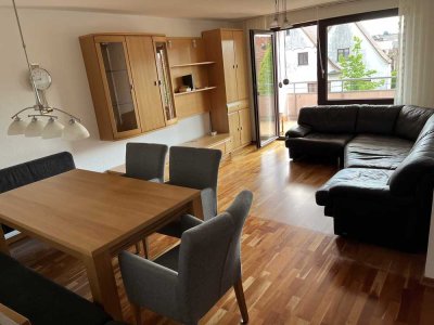 Helle und freundliche 3-Zimmer-Wohnung mit zwei Balkonen
und EBK in Ludwigsburg