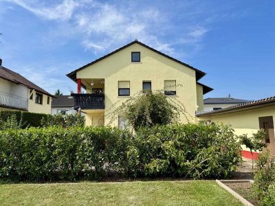 Ein- bis Zweifamilienhaus in idyllischer Ortslage
- großer Garten, 3 Garagen -