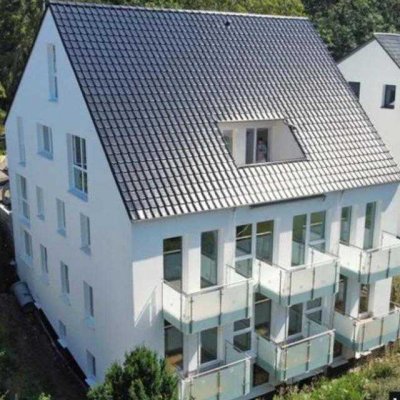 RESERVIERT- Schöne 4-ZKB Neubau mit Balkon und Garten - energieeffizient