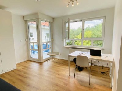 Modern sanierte Wohnung mit Balkon, Einrichtung und Einbauküche in Stahnsdorf