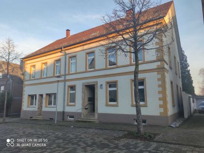 Modernisierte 5Zimmer, 2 Bäder (1 x Wanne), 1 EBK + Speisekammer mit Wintergarten