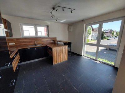 Neuwertige 3-Zimmer-Wohnung mit gehobener Innenausstattung und Südbalkon (Zeitmietvertrag)