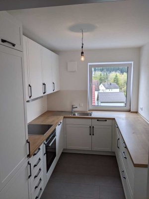 Moderne, helle 4-Zimmer-Maisonette-Wohnung mit Balkon und separater Küche