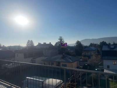 Traumhafte DG-Wohnung, Zentrumsnähe, mit Freiflächen, Dachgarten und KFZ Stellplatz.