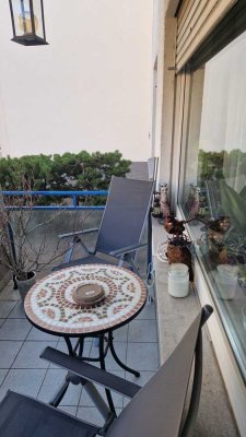 72 m² - 3.0 Zi.  660 € Kaltmiete zzgl. 230 € Nebenkosten zzgl. 40 € Garage