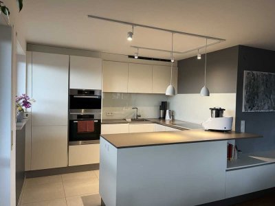 Lichtdurchflutete Maisonette mit traumhafter Aussicht und hochwertigem Innenausbau – von privat