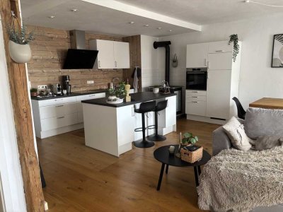 Gepflegte Wohnung mit drei Zimmern und Einbauküche in Laufen