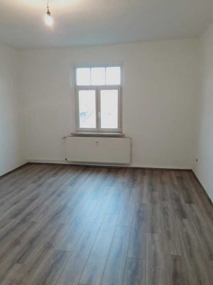 3-RAUM-WOHNUNG IN LOSSA ZU VERMIETEN! NEUE EBK AUF WUNSCH!