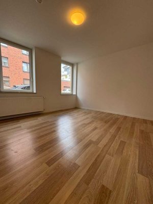Die ersten beiden Monate mietfrei: Attraktive Altbauwohnung mit Küche