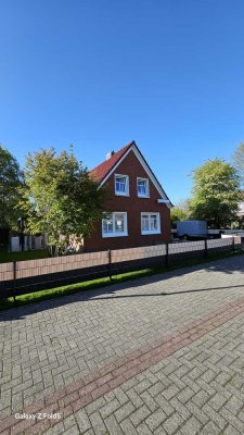 279000 € - 100 m² - 4.0 Zi.
Einfamilienhaus mit kl.Gästehaus.