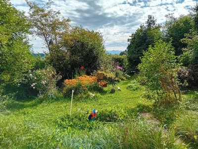 Erdgeschoßwohnung mit großem Garten und Ausblick