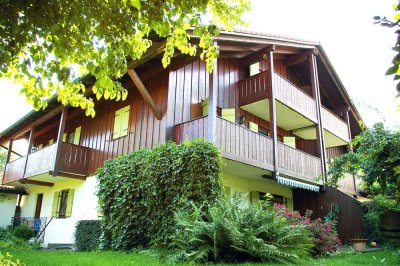 *** Chiemsee-Idylle! Charmante möblierte 1,5-Zi. Dachgeschosswhg. mit Bergblick in Chieming ***