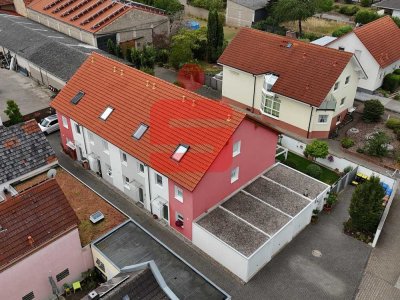 Junges Reihenmittelhaus mit durchdachtem Grundriss und Garage