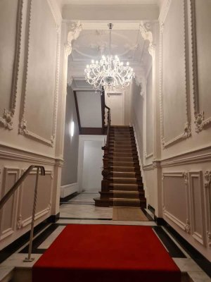 Außergewöhnlich: Möblierte Zweizimmer-Dachgeschosswohnung in Mönchengladbach Nord