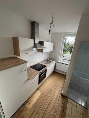 Mit Ausblick: Helle, komplett frisch sanierte Wohnung mit Balkon