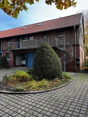 Charmante 2,5-Zimmer-Galeriewohnung mit Carport