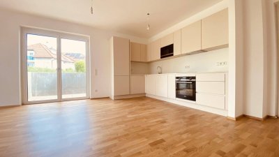 Neubau Erstbezug Gemütliche Drei Zimmer Wohnung mit Balkon und Grünblick