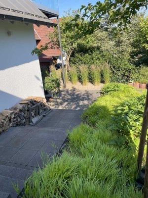 Geschmackvolle Souterrain-Wohnung mit geh. Ausstattung, Einbauküche, sep. Eingang, Terrasse u.Garten