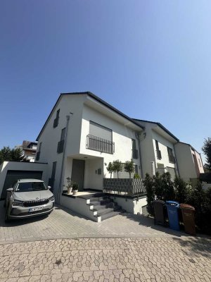 Nachhaltiger Neubau (EFH) mit 2 Stellplätzen - Energieeffizient & Stilvoll