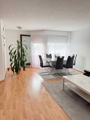 RESERVIERT! Zentrale Lage, großer Balkon – 2,5 Zimmer! Provisionsfrei!