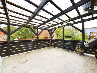 IHRE OASE DER RUHE – LICHTDURCHFLUTETE WOHNUNG MIT DACHTERRASSE!