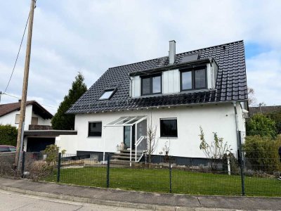 * Saniertes 1-2 Familienhaus mit einem großen Garten * Einliegerwohnung möglich...