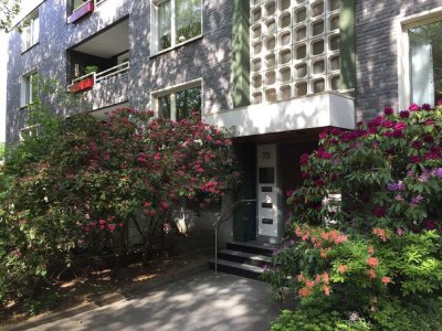 Geräumige drei Zimmer Wohnung in der oberen Südstadt mit Balkon von privat